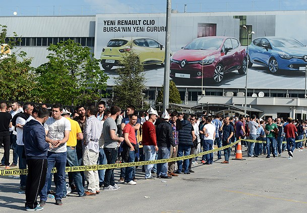 Bursa'da otomobil işçilerinden eylem