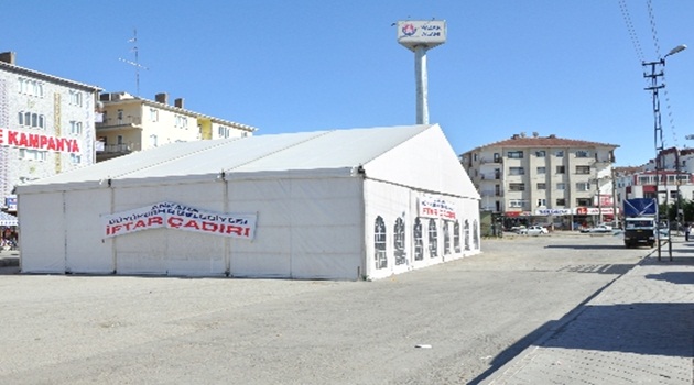 Büyükşehir Belediyesi Sincan'da iftar çadırı kurdu