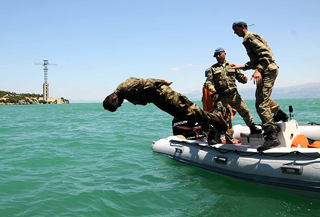 Elleri, ayakları ve gözleri bağlı suya atıldılar