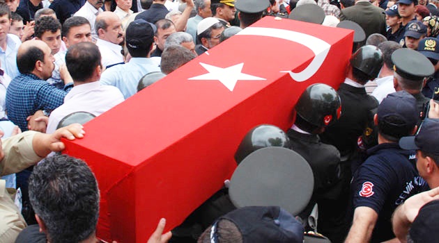 Eruh'ta PKK'lı teröristler, güvenlik güçlerine saldırdı: 3 şehit