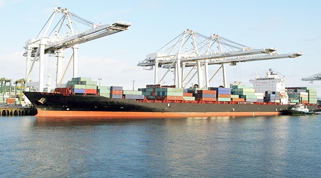 Dış ticaret açığı azaldı