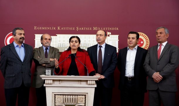 HDP'li vekillerin Meclis'teki açlık grevi 3 gün sürdü