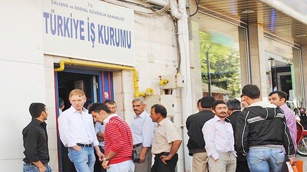 İşsizlik düşüyor