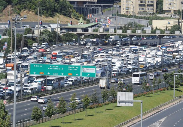 İstanbul'da yaz çilesi 'trafik'