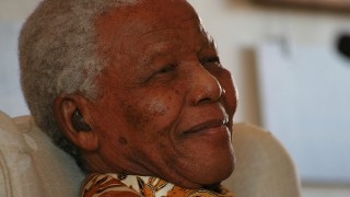 Nelson Mandela'nın sağlık durumu ciddiyetini koruyor