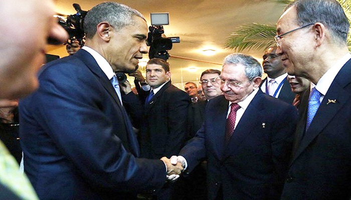 Obama ve Castro el sıkıştı
