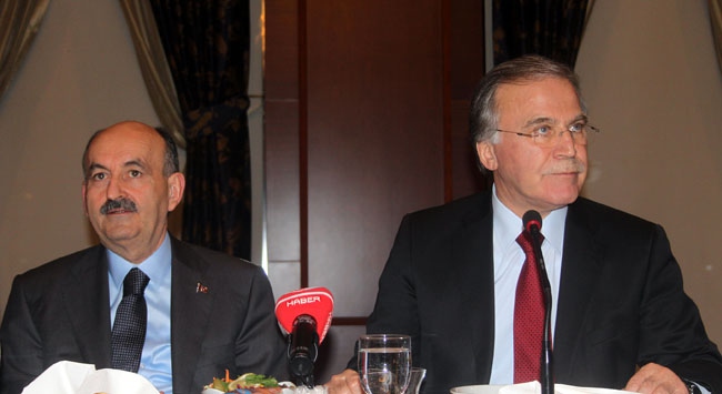 AK Parti'de "Anne Sütü" ve "Tam Gün" mesaisi