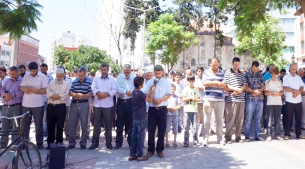 Adana'da Mısır'da ölenler için gıyabi cenaze namazı kılındı