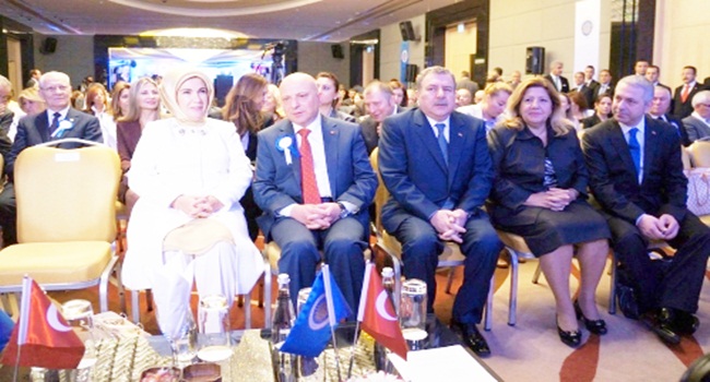 Erdoğan: Yaşlıların huzurevi yerine çocuklarıyla hayat sürmeleri daha insani