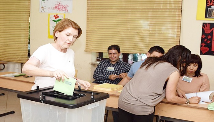 Arnavutluk sandık başında