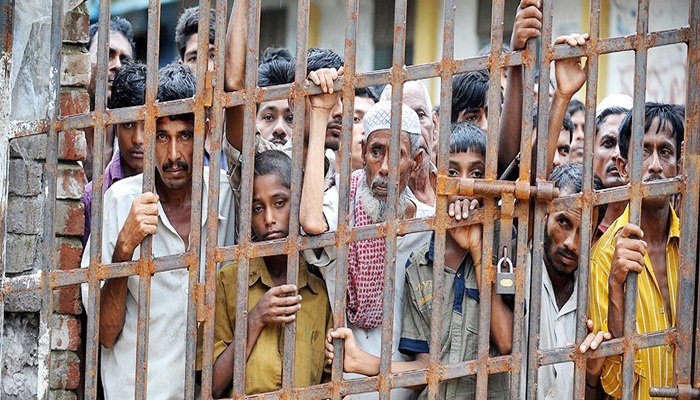 Myanmar'da katliam sürüyor