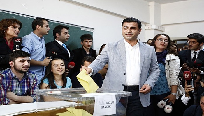 Demirtaş oyunu İstanbul'da kullandı