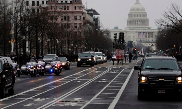 Güvenlik alarmı sona erdi, Obama Beyaz Saray'dan ayrıldı