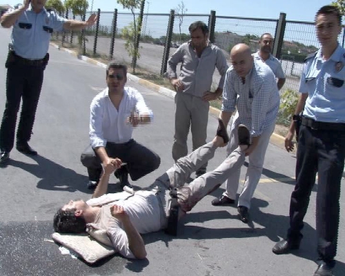 İş adamına sokakta pompalı tüfekle saldırı