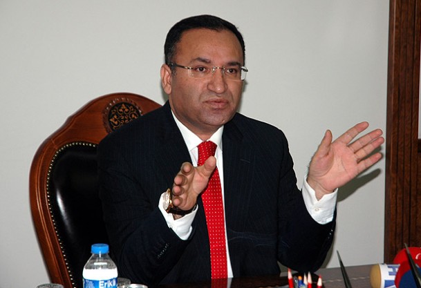 Başörtüsü yasağı yok