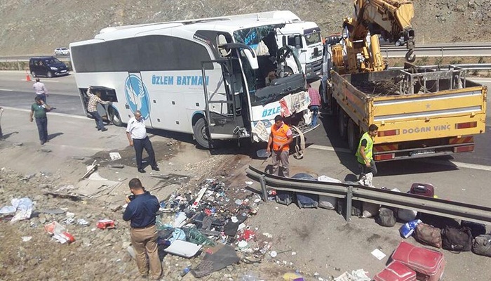 Gaziantep'te yolcu otobüsü devrildi
