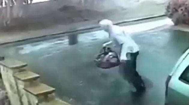 Yıldırımdan saniyelerle kurtuldu