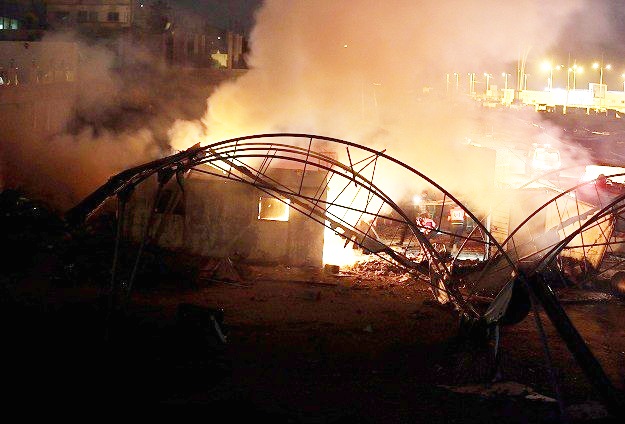 Gazze Şeridi'ne yeni 60'dan fazla füze ve bomba atıldı