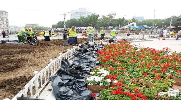 Taksim Meydanı çiçek açtı