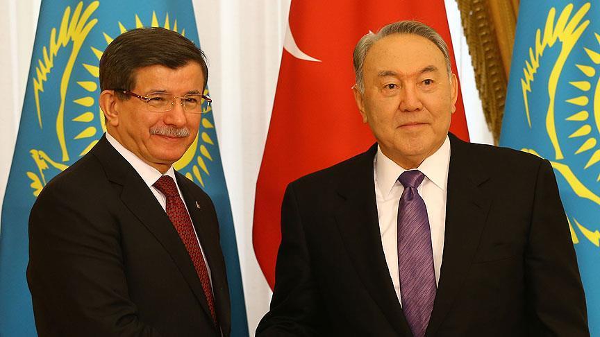 Başbakan Davutoğlu Kazakistan Cumhurbaşkanı Nazarbayev ile görüştü