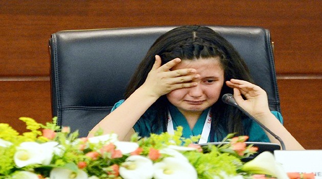 Başbakanlık koltuğunda gözyaşlarına boğuldu