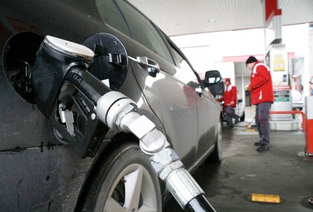 Benzine 15 kuruş zam