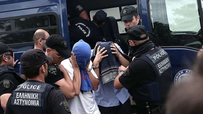 Yunanistan'a kaçan 8 darbeci farklı yere nakledildi