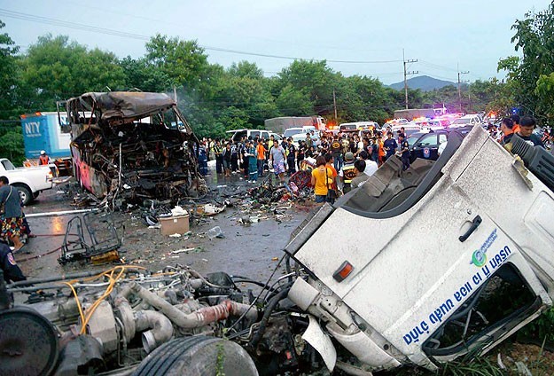 Tayland'da trafik kazası: 29 ölü