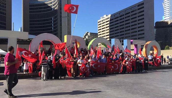 Kanada'da Türkler, Milli İrade ve Demokrasi Yürüyüşü yaptı
