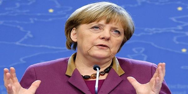 Merkel'den Mursi'yi serbest bırakın çağrısı