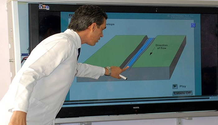 Okullara 101 bin etkileşimli tahta daha geliyor