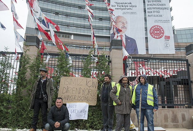 Taşeron işçilerden CHP önünde açlık grevi
