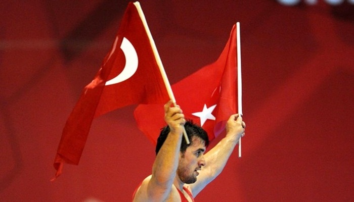 Güreşte Selçuk Çebi, finale yükseldi
