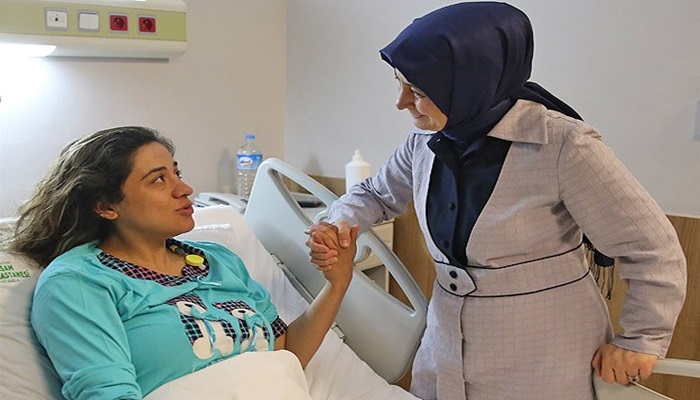 Sare Davutoğlu şehit eşinin doğumuna katıldı