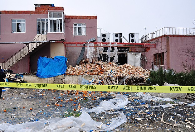 Lapseki'de buzhanede patlama: 2 yaralı