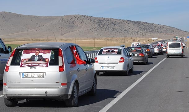 AK Parti'den istifa eden İdris Bal, 2 bin araçlık konvoyla karşılandı