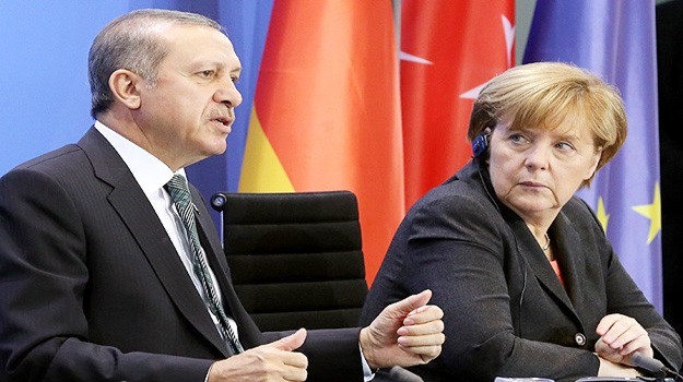 Başbakan Erdoğan Merkel ile telefonda görüştü