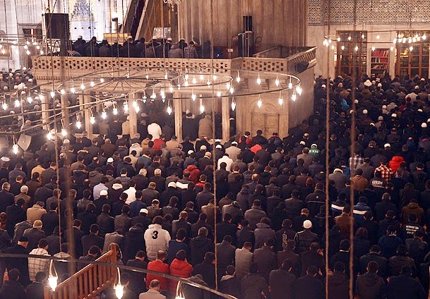 Camiler doldu taştı
