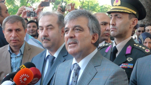 Gül: Konsolosluk görevlilerimizin bayramda aileleriyle olmalarını arzu etmiştik