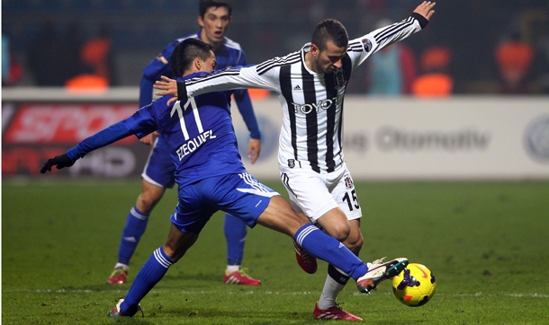 Kasımpaşa, Beşiktaş'ı 2 - 1 ile geçti