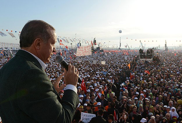 Kimse uydurma şeylerle başbakanı yargılayamaz