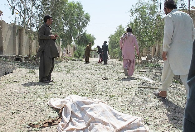 Afganistan'da emniyet müdürlüğüne bombalı saldırı