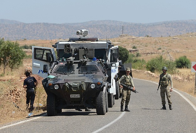 Lice'de bir polis kaçırıldı