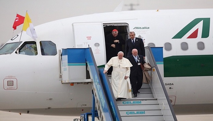 Papa Franciscus Sultanahmet Camii'nde