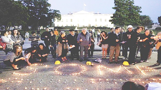 Soma'da hayatını kaybedenler için Beyaz Saray önünde anma