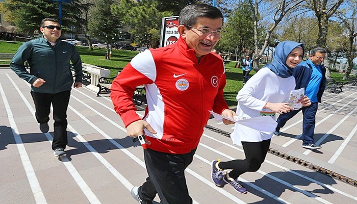 Başbakan Davutoğlu sağlığını spor yaparak koruyor