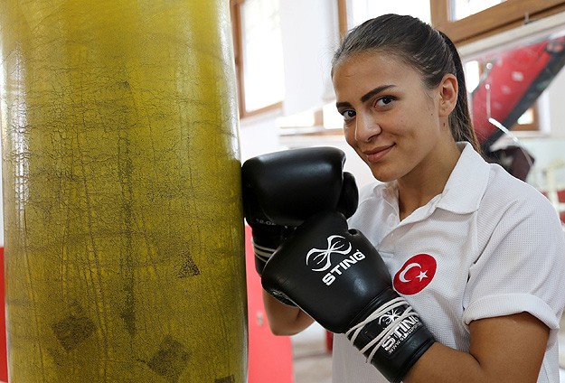 Hobi olarak başladığı boksta olimpiyatı hedefliyor