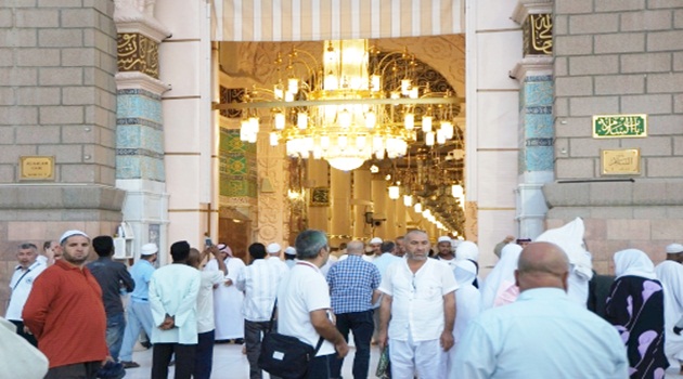 Hacılar, Peygamber(sav) huzurunda namaz kılmanın hazzını yaşıyor