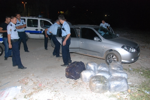 Şüpheli araçtan 85 kilo esrar çıktı