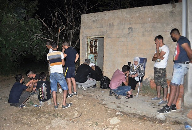 Suriyeli sığınmacıları bekçinin dikkati kurtardı